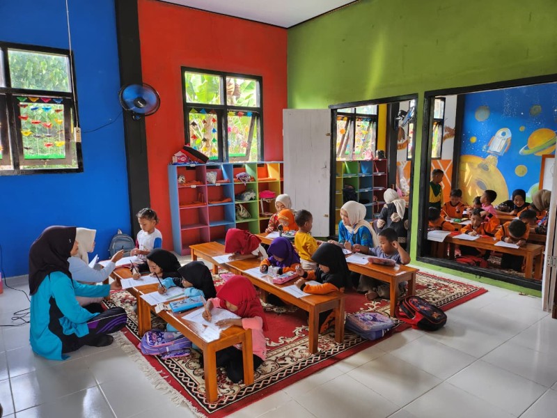 MAHASISWA KKN UM METRO GELAR KEGIATAN PERINGATAN HARI ANAK NASIONAL DI PAUD AL-FURQON 